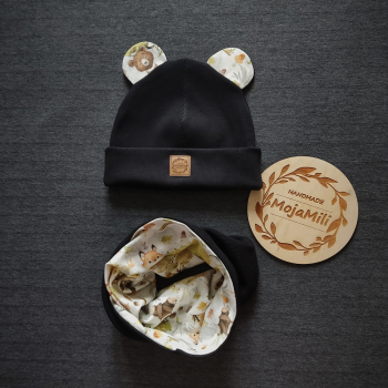 Ręcznie szyty komplet czapka z uszami i komin z motywem leśnym czarna