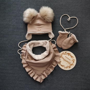 Komplet zimowy dla dzieci czapka chusta z falbanką oraz rękawiczki beżowy