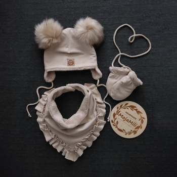 Zestaw zimowy "Puszysty Beż" - Czapka, rękawiczki i chusta z falbanką