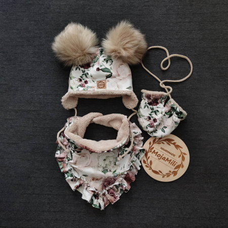 Zestaw zimowy w kwiatowy wzór - czapka, rękawiczki i chusta z falbanką