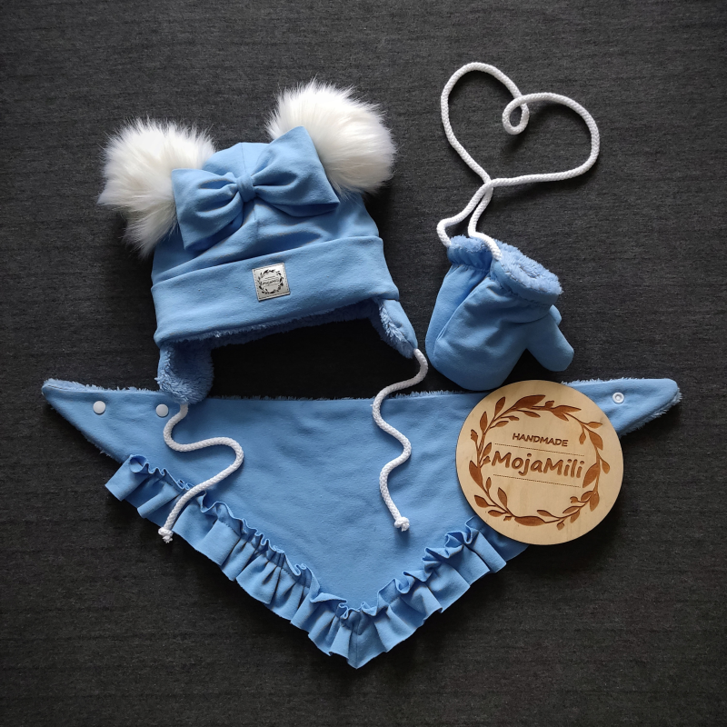 Zimowy zestaw dla dzieci - błękitna czapka z pomponami, kokardką, chusta i rękawiczkami
